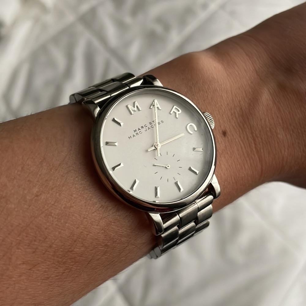 MARC JACOBS 36mm SILVER WATCH - Picture 2 of 5
